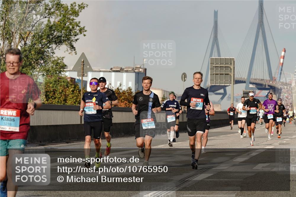03.10.2026 - Köhlbrandbrückenlauf Michael Burmester http://msf.ph/oto/10765950 03.10.2026 09:45:28 Position 3 575, 1216, 2672 meine-sportfotos.de