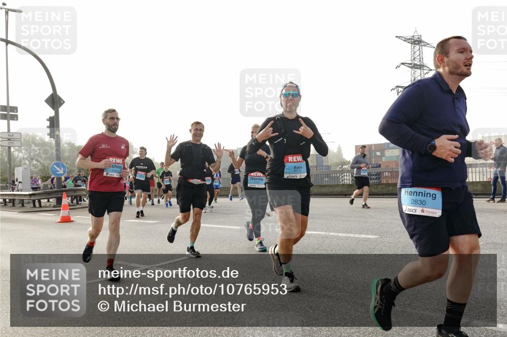 03.10.2026 - Köhlbrandbrückenlauf Michael Burmester http://msf.ph/oto/10765953 03.10.2026 09:21:01 Position 3 2983, 3772, 2830 meine-sportfotos.de