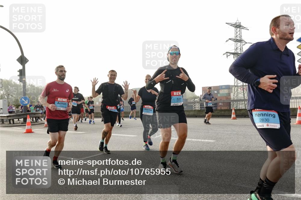 03.10.2026 - Köhlbrandbrückenlauf Michael Burmester http://msf.ph/oto/10765955 03.10.2026 09:21:01 Position 3 2983, 3772, 2830 meine-sportfotos.de