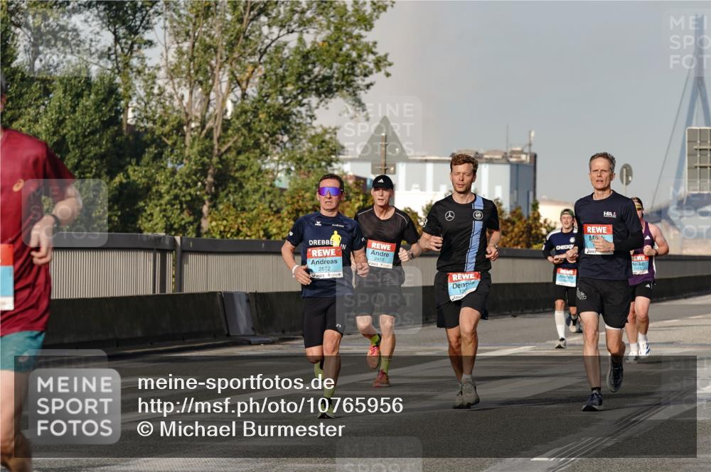 03.10.2026 - Köhlbrandbrückenlauf Michael Burmester http://msf.ph/oto/10765956 03.10.2026 09:45:30 Position 3 2410, 2672 meine-sportfotos.de