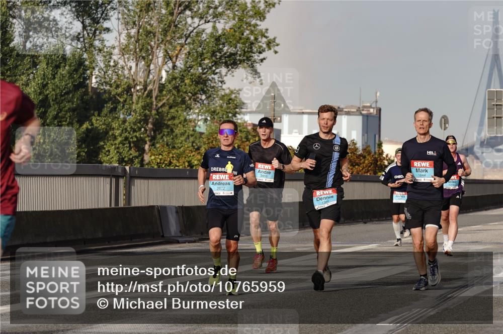 03.10.2026 - Köhlbrandbrückenlauf Michael Burmester http://msf.ph/oto/10765959 03.10.2026 09:45:30 Position 3 2410, 2672, 1644 meine-sportfotos.de