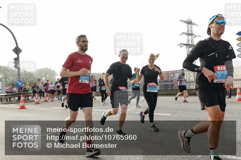 03.10.2026 - Köhlbrandbrückenlauf Michael Burmester http://msf.ph/oto/10765960 03.10.2026 09:21:01 Position 3 2983, 1074, 3772 meine-sportfotos.de