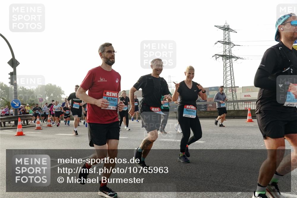 03.10.2026 - Köhlbrandbrückenlauf Michael Burmester http://msf.ph/oto/10765963 03.10.2026 09:21:02 Position 3 83, 1074, 37 meine-sportfotos.de