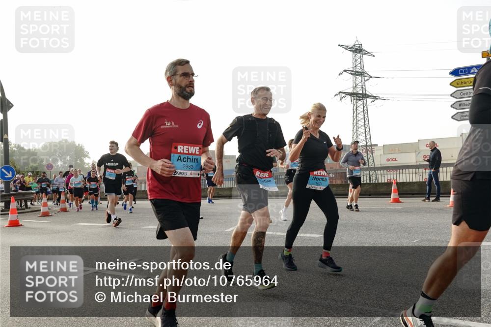 03.10.2026 - Köhlbrandbrückenlauf Michael Burmester http://msf.ph/oto/10765964 03.10.2026 09:21:02 Position 3 101, 2983, 075, 1074 meine-sportfotos.de