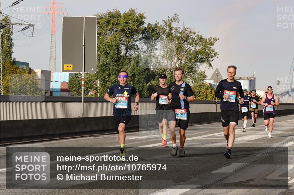 03.10.2026 - Köhlbrandbrückenlauf Michael Burmester http://msf.ph/oto/10765974 03.10.2026 09:45:32 Position 3 2410, 2672, 1264 meine-sportfotos.de