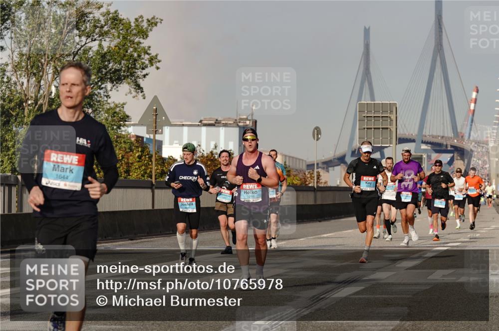 03.10.2026 - Köhlbrandbrückenlauf Michael Burmester http://msf.ph/oto/10765978 03.10.2026 09:45:33 Position 3 1644, 24, 2216, 3699 meine-sportfotos.de