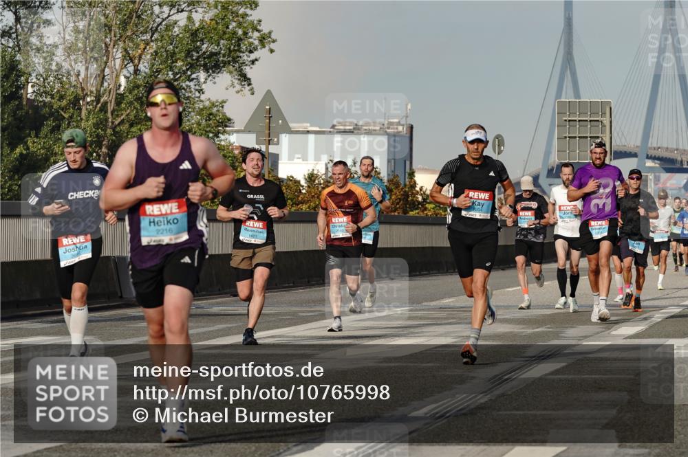 03.10.2026 - Köhlbrandbrückenlauf Michael Burmester http://msf.ph/oto/10765998 03.10.2026 09:45:37 Position 3 2216, 1421, 1204, 2303 meine-sportfotos.de