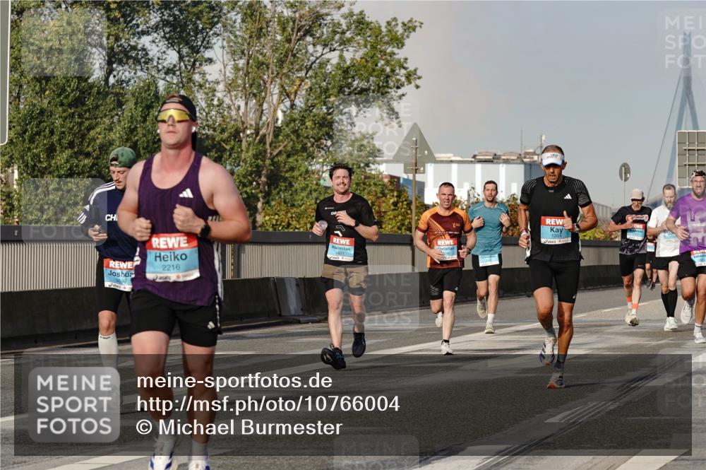 03.10.2026 - Köhlbrandbrückenlauf Michael Burmester http://msf.ph/oto/10766004 03.10.2026 09:45:38 Position 3 3699, 2216, 1421, 1204 meine-sportfotos.de