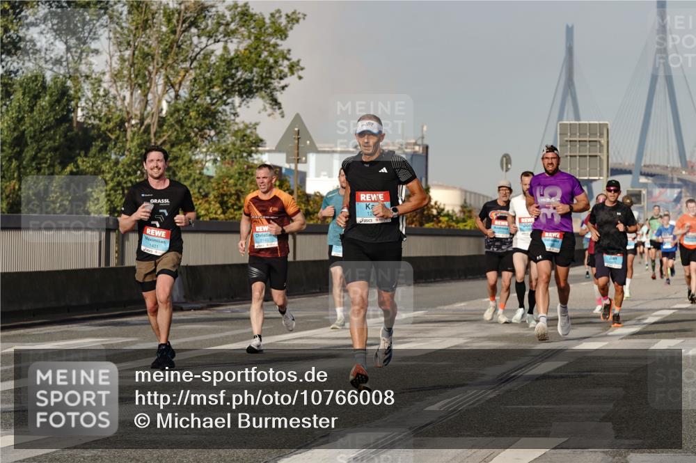 03.10.2026 - Köhlbrandbrückenlauf Michael Burmester http://msf.ph/oto/10766008 03.10.2026 09:45:39 Position 3 1421, 2140 meine-sportfotos.de