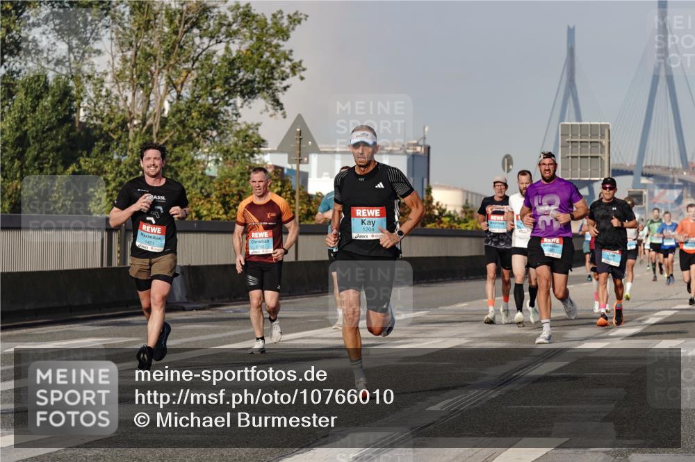 03.10.2026 - Köhlbrandbrückenlauf Michael Burmester http://msf.ph/oto/10766010 03.10.2026 09:45:39 Position 3 7, 1421, 1204 meine-sportfotos.de