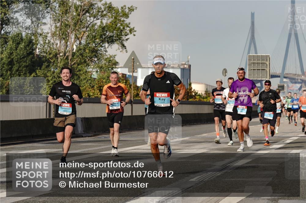 03.10.2026 - Köhlbrandbrückenlauf Michael Burmester http://msf.ph/oto/10766012 03.10.2026 09:45:39 Position 3 1421, 1204, 2140, 2190, 2303 meine-sportfotos.de