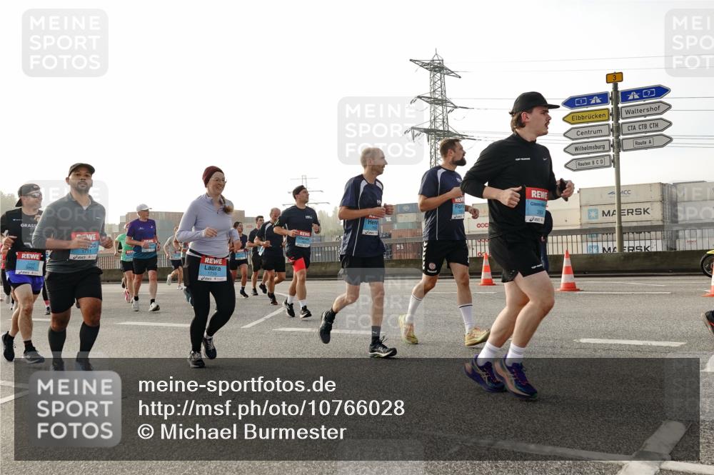 03.10.2026 - Köhlbrandbrückenlauf Michael Burmester http://msf.ph/oto/10766028 03.10.2026 09:21:09 Position 3 1711, 1710, 3 meine-sportfotos.de