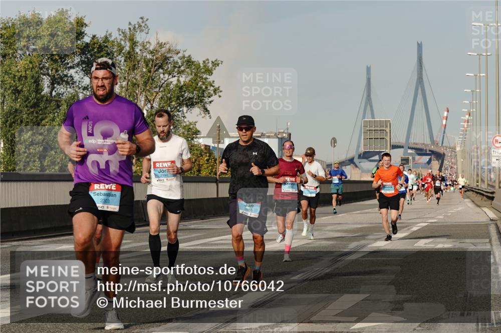 03.10.2026 - Köhlbrandbrückenlauf Michael Burmester http://msf.ph/oto/10766042 03.10.2026 09:45:45 Position 3 35, 2303, 2190, 1465, 47, 795, 12, 5 meine-sportfotos.de
