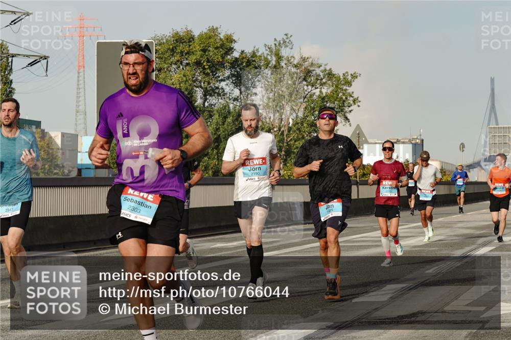 03.10.2026 - Köhlbrandbrückenlauf Michael Burmester http://msf.ph/oto/10766044 03.10.2026 09:45:46 Position 3 2347, 35, 2303, 2190, 1465, 2, 15, 2210 meine-sportfotos.de