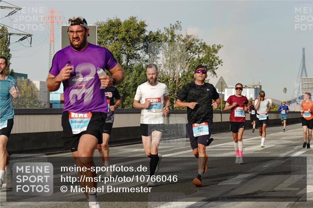 03.10.2026 - Köhlbrandbrückenlauf Michael Burmester http://msf.ph/oto/10766046 03.10.2026 09:45:46 Position 3 2303, 2190, 1465 meine-sportfotos.de