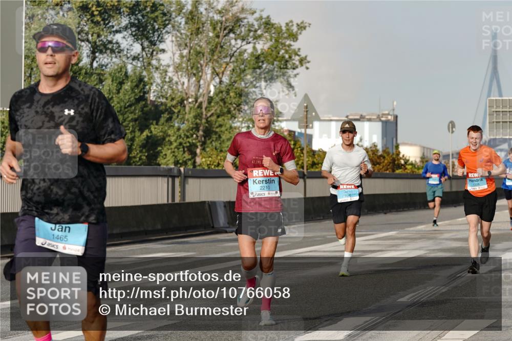 03.10.2026 - Köhlbrandbrückenlauf Michael Burmester http://msf.ph/oto/10766058 03.10.2026 09:45:48 Position 3 1465, 42, 195, 2210, 3815, 1228 meine-sportfotos.de