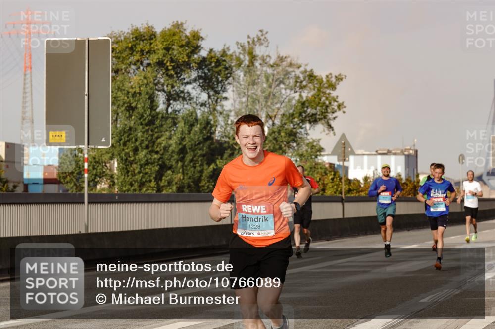 03.10.2026 - Köhlbrandbrückenlauf Michael Burmester http://msf.ph/oto/10766089 03.10.2026 09:45:53 Position 3 1228 meine-sportfotos.de