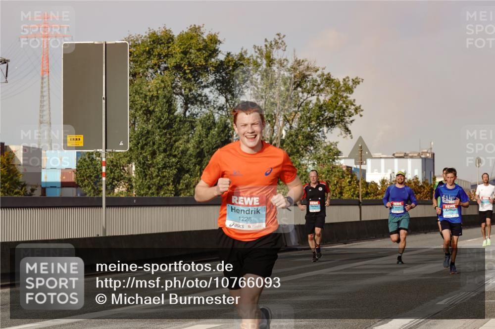 03.10.2026 - Köhlbrandbrückenlauf Michael Burmester http://msf.ph/oto/10766093 03.10.2026 09:45:53 Position 3 1228 meine-sportfotos.de