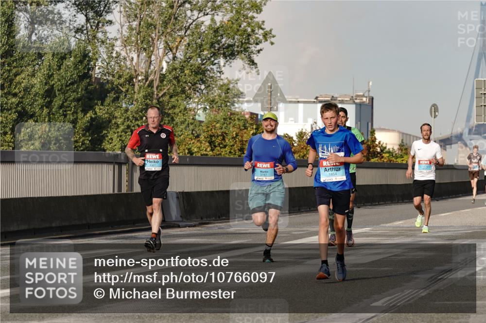 03.10.2026 - Köhlbrandbrückenlauf Michael Burmester http://msf.ph/oto/10766097 03.10.2026 09:45:55 Position 3 1327, 3787, 1854 meine-sportfotos.de