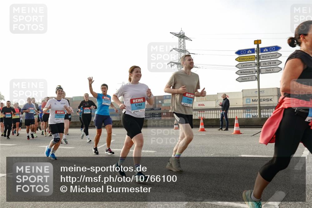 03.10.2026 - Köhlbrandbrückenlauf Michael Burmester http://msf.ph/oto/10766100 03.10.2026 09:21:16 Position 3 1875, 3783, 2982, 3 meine-sportfotos.de