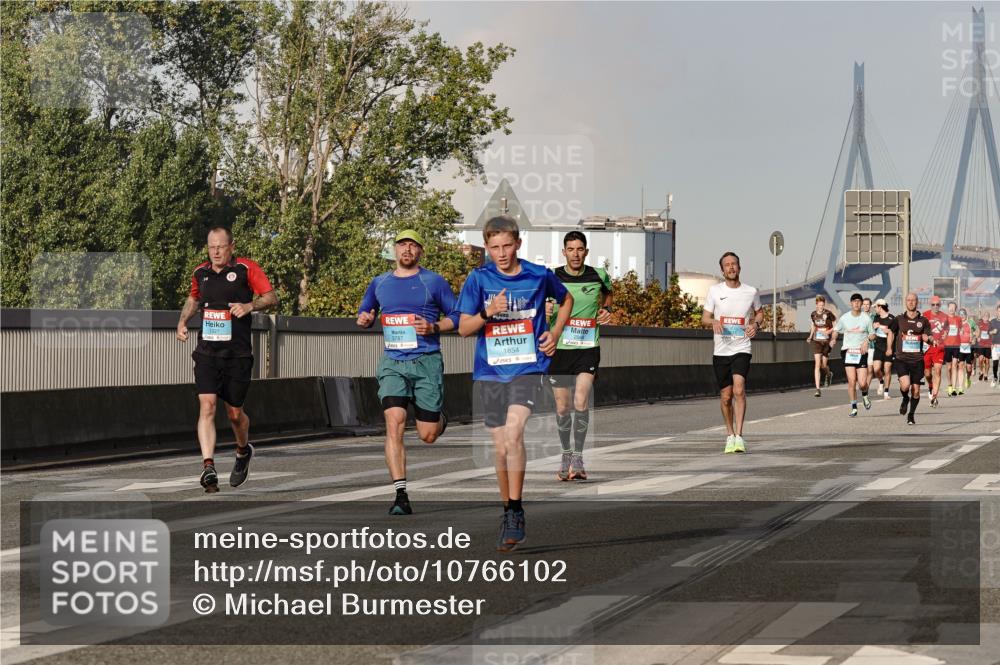 03.10.2026 - Köhlbrandbrückenlauf Michael Burmester http://msf.ph/oto/10766102 03.10.2026 09:45:56 Position 3 3787, 1854 meine-sportfotos.de