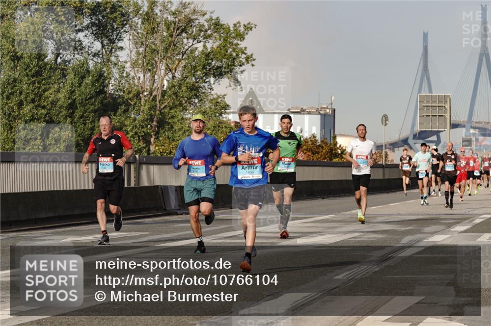 03.10.2026 - Köhlbrandbrückenlauf Michael Burmester http://msf.ph/oto/10766104 03.10.2026 09:45:56 Position 3 1327, 3787, 1854 meine-sportfotos.de