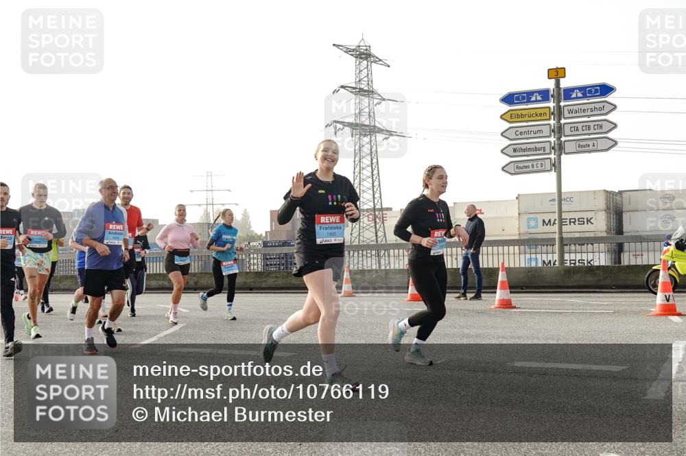 03.10.2026 - Köhlbrandbrückenlauf Michael Burmester http://msf.ph/oto/10766119 03.10.2026 09:21:18 Position 3 1650, 1905, 3 meine-sportfotos.de