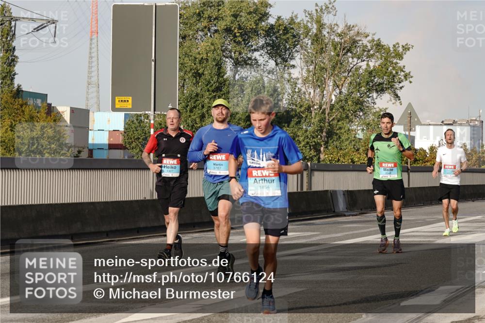 03.10.2026 - Köhlbrandbrückenlauf Michael Burmester http://msf.ph/oto/10766124 03.10.2026 09:45:58 Position 3 1327, 3787, 1854, 2048 meine-sportfotos.de