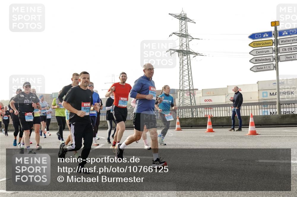 03.10.2026 - Köhlbrandbrückenlauf Michael Burmester http://msf.ph/oto/10766125 03.10.2026 09:21:19 Position 3 1411, 2727, 70, 3, 3 meine-sportfotos.de