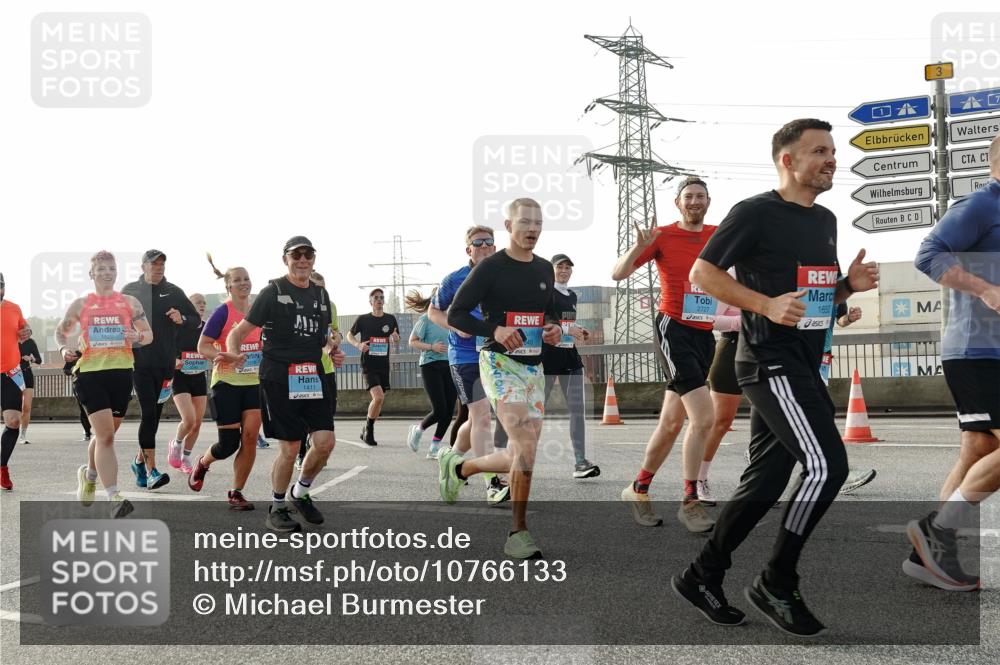 03.10.2026 - Köhlbrandbrückenlauf Michael Burmester http://msf.ph/oto/10766133 03.10.2026 09:21:20 Position 3 1411, 3, 1651, 2727 meine-sportfotos.de