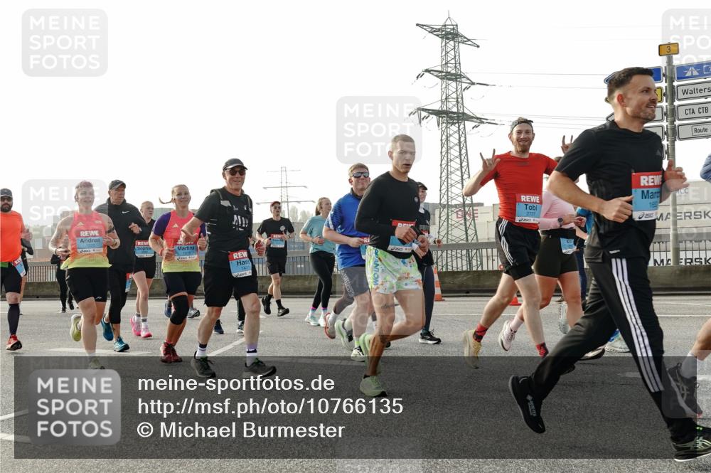 03.10.2026 - Köhlbrandbrückenlauf Michael Burmester http://msf.ph/oto/10766135 03.10.2026 09:21:20 Position 3 1519, 1411, 2727 meine-sportfotos.de