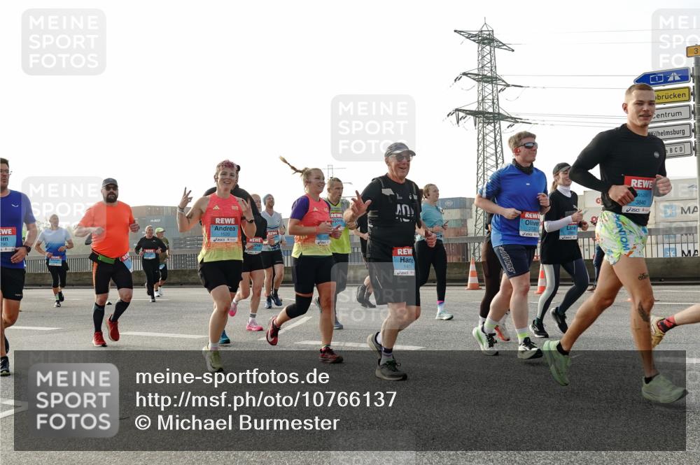 03.10.2026 - Köhlbrandbrückenlauf Michael Burmester http://msf.ph/oto/10766137 03.10.2026 09:21:21 Position 3 790, 1411, 2732, 3840, 3 meine-sportfotos.de