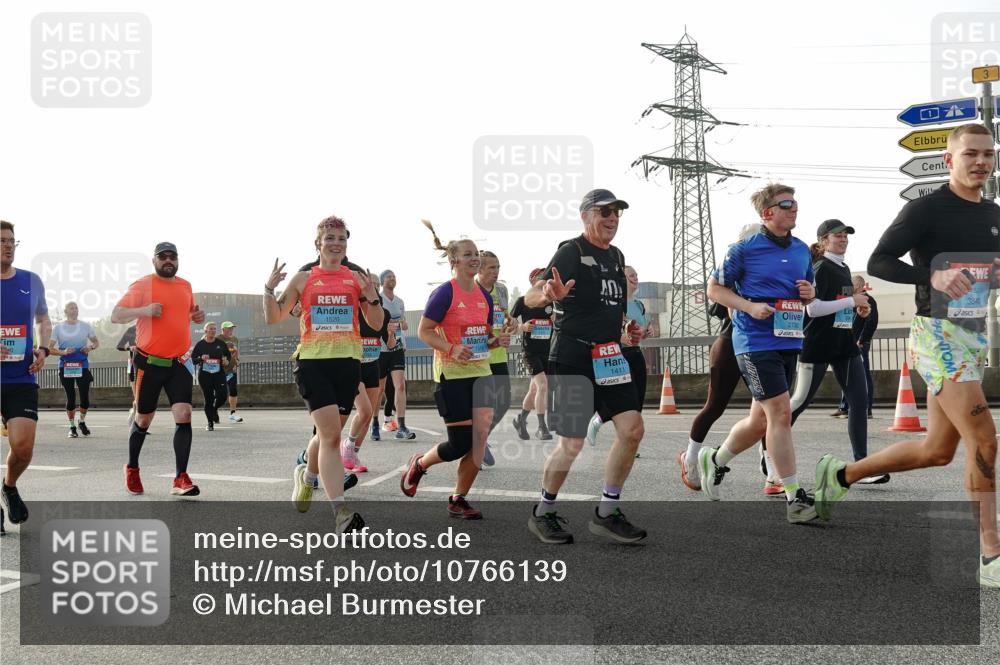 03.10.2026 - Köhlbrandbrückenlauf Michael Burmester http://msf.ph/oto/10766139 03.10.2026 09:21:21 Position 3 1520, 17, 1411, 3840, 3 meine-sportfotos.de