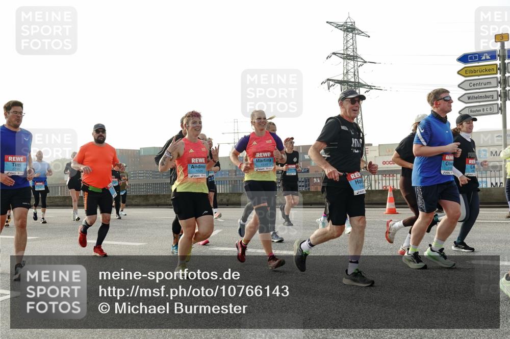 03.10.2026 - Köhlbrandbrückenlauf Michael Burmester http://msf.ph/oto/10766143 03.10.2026 09:21:21 Position 3 2790, 1520, 1519, 3 meine-sportfotos.de