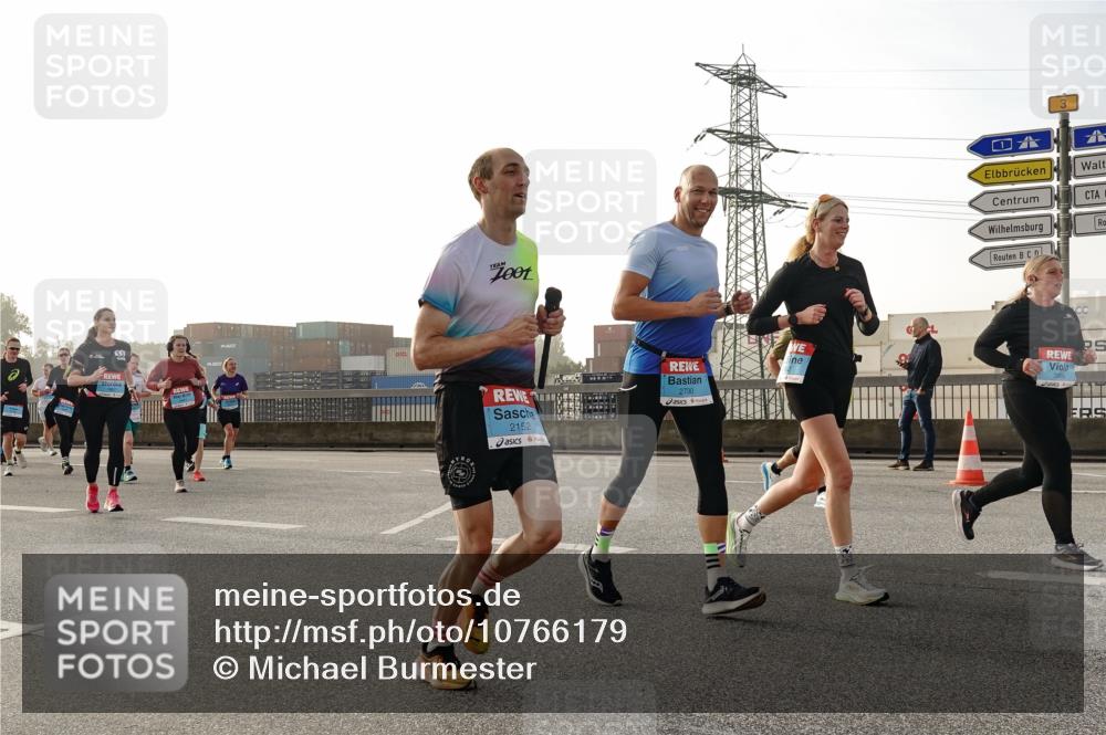03.10.2026 - Köhlbrandbrückenlauf Michael Burmester http://msf.ph/oto/10766179 03.10.2026 09:21:26 Position 3 7001, 2152, 2730 meine-sportfotos.de