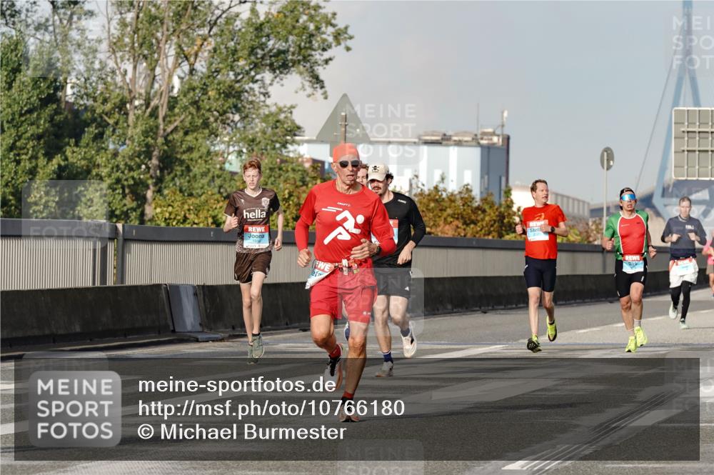 03.10.2026 - Köhlbrandbrückenlauf Michael Burmester http://msf.ph/oto/10766180 03.10.2026 09:46:09 Position 3 3, 2, 23 meine-sportfotos.de