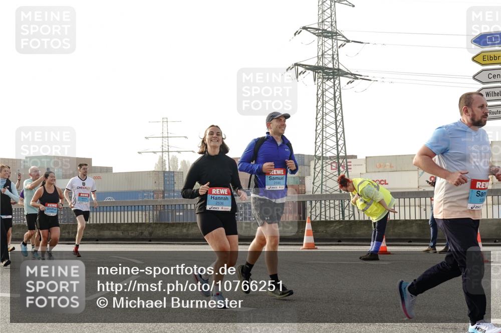 03.10.2026 - Köhlbrandbrückenlauf Michael Burmester http://msf.ph/oto/10766251 03.10.2026 09:21:37 Position 3 24, 2536, 2590, 100 meine-sportfotos.de