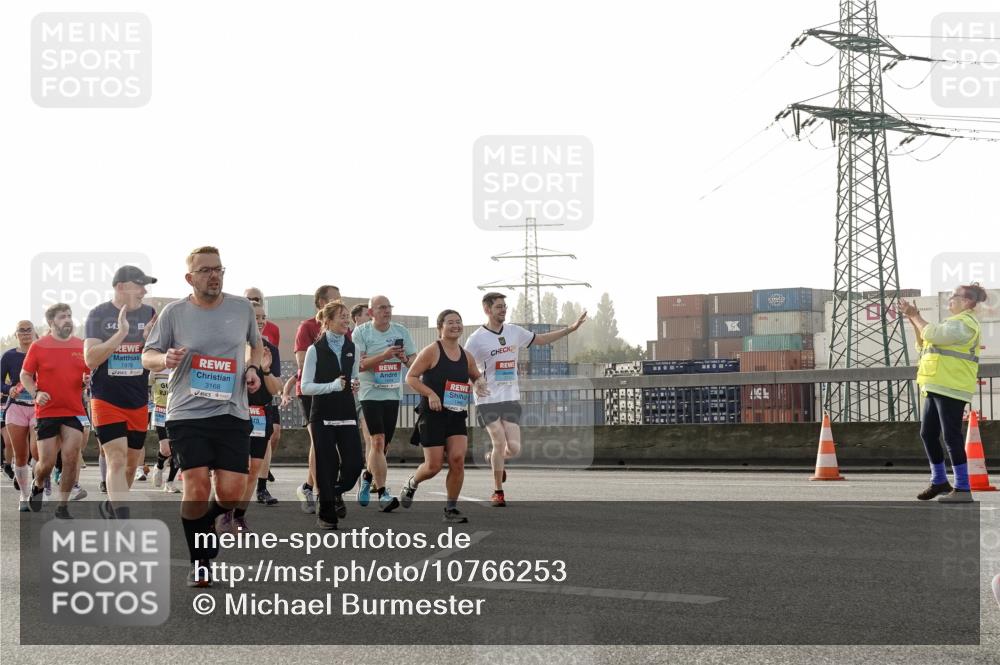 03.10.2026 - Köhlbrandbrückenlauf Michael Burmester http://msf.ph/oto/10766253 03.10.2026 09:21:38 Position 3 1978, 3168 meine-sportfotos.de
