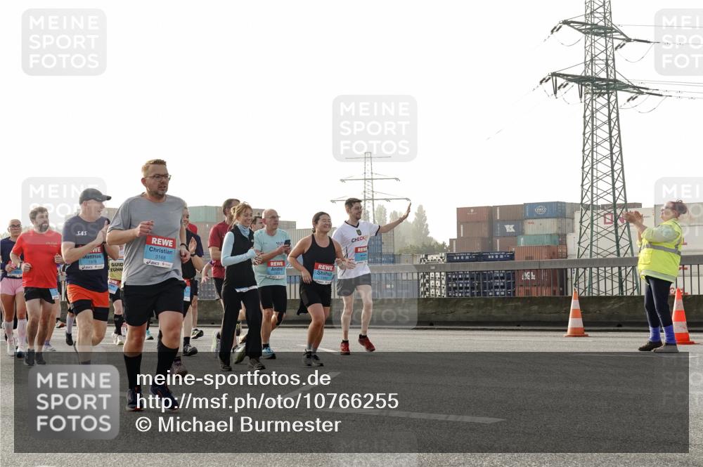 03.10.2026 - Köhlbrandbrückenlauf Michael Burmester http://msf.ph/oto/10766255 03.10.2026 09:21:38 Position 3 1978, 3168 meine-sportfotos.de