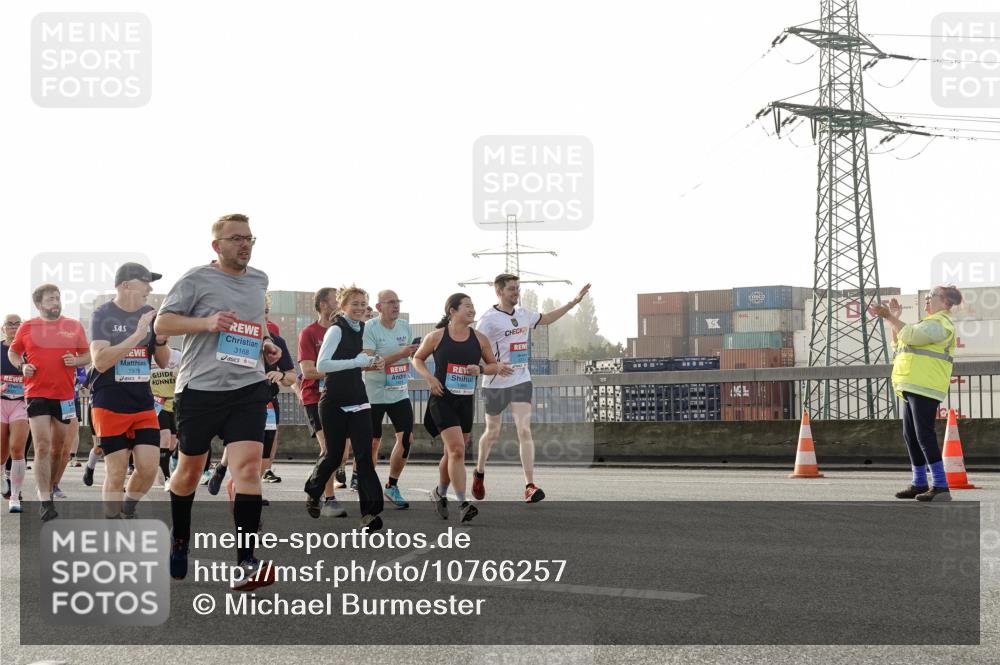 03.10.2026 - Köhlbrandbrückenlauf Michael Burmester http://msf.ph/oto/10766257 03.10.2026 09:21:38 Position 3 1978, 3168, 2 meine-sportfotos.de