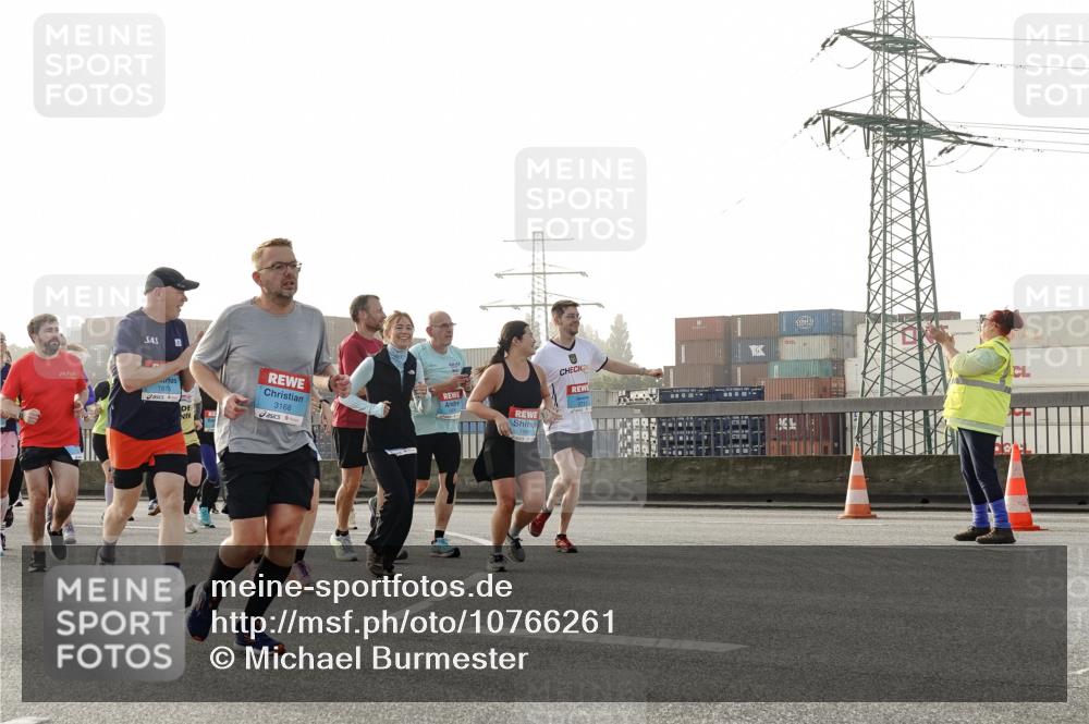 03.10.2026 - Köhlbrandbrückenlauf Michael Burmester http://msf.ph/oto/10766261 03.10.2026 09:21:38 Position 3 1978, 3168 meine-sportfotos.de