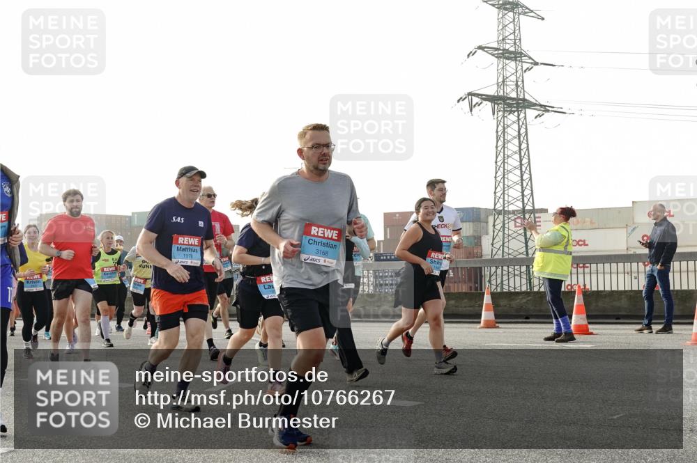 03.10.2026 - Köhlbrandbrückenlauf Michael Burmester http://msf.ph/oto/10766267 03.10.2026 09:21:39 Position 3 1978, 3168, 24 meine-sportfotos.de