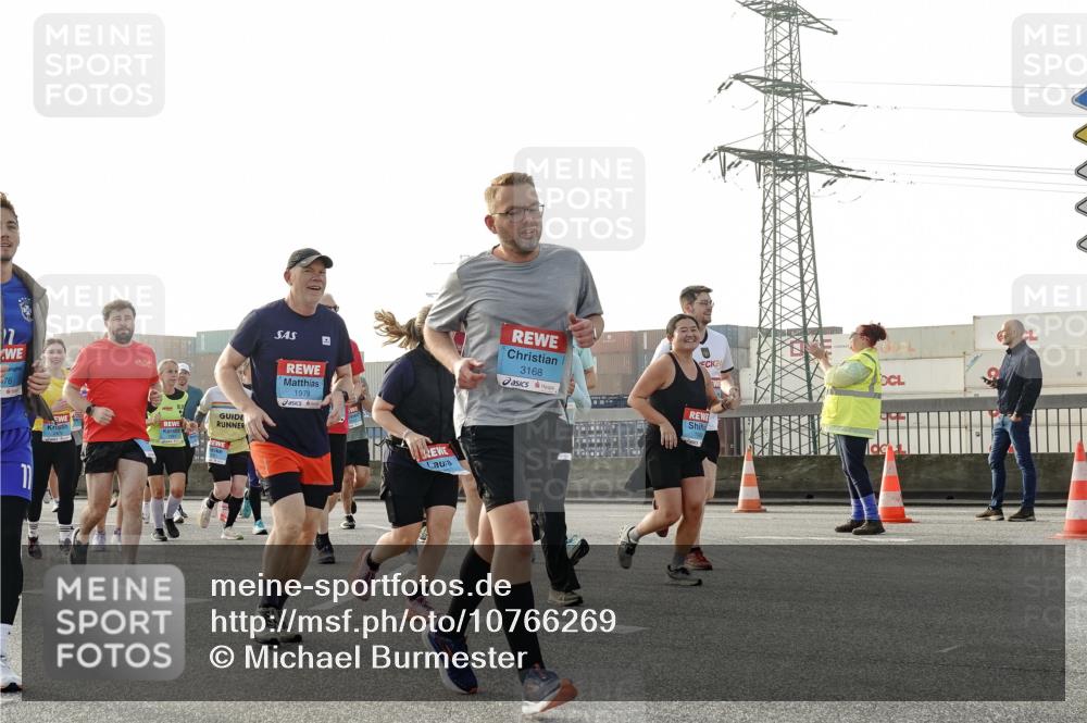 03.10.2026 - Köhlbrandbrückenlauf Michael Burmester http://msf.ph/oto/10766269 03.10.2026 09:21:39 Position 3 17, 76, 1978, 3168, 24, 1980 meine-sportfotos.de
