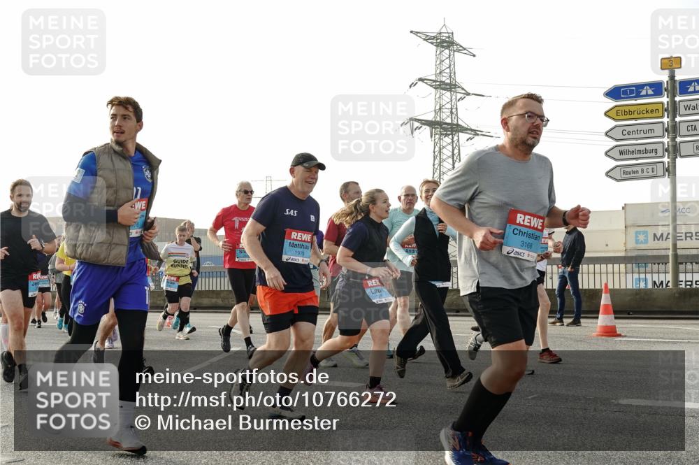 03.10.2026 - Köhlbrandbrückenlauf Michael Burmester http://msf.ph/oto/10766272 03.10.2026 09:21:40 Position 3 17, 76, 1978, 3168, 3 meine-sportfotos.de
