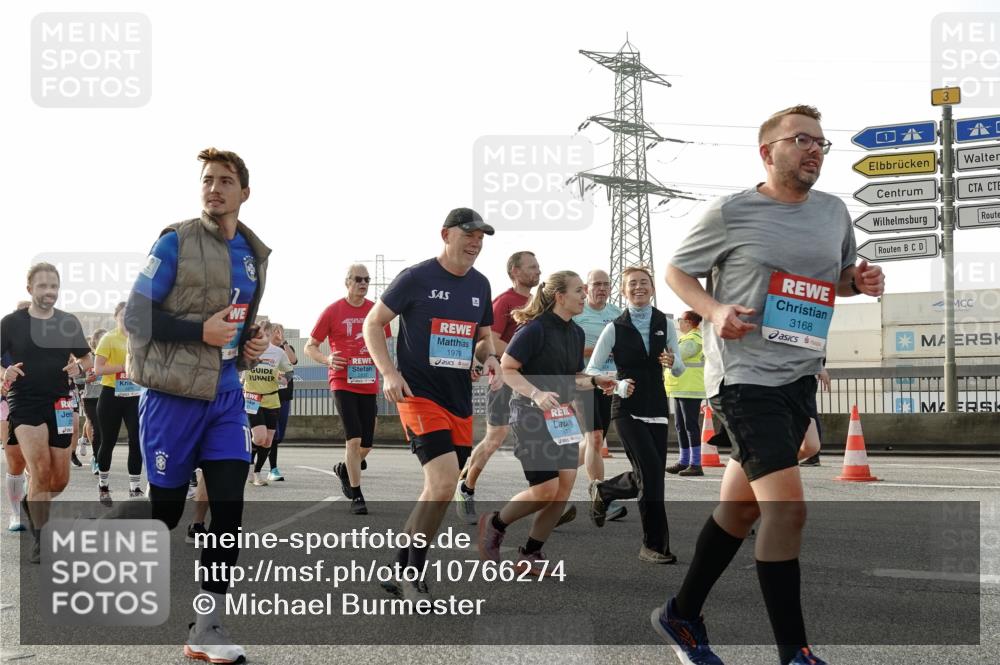 03.10.2026 - Köhlbrandbrückenlauf Michael Burmester http://msf.ph/oto/10766274 03.10.2026 09:21:40 Position 3 1978, 3, 3168 meine-sportfotos.de