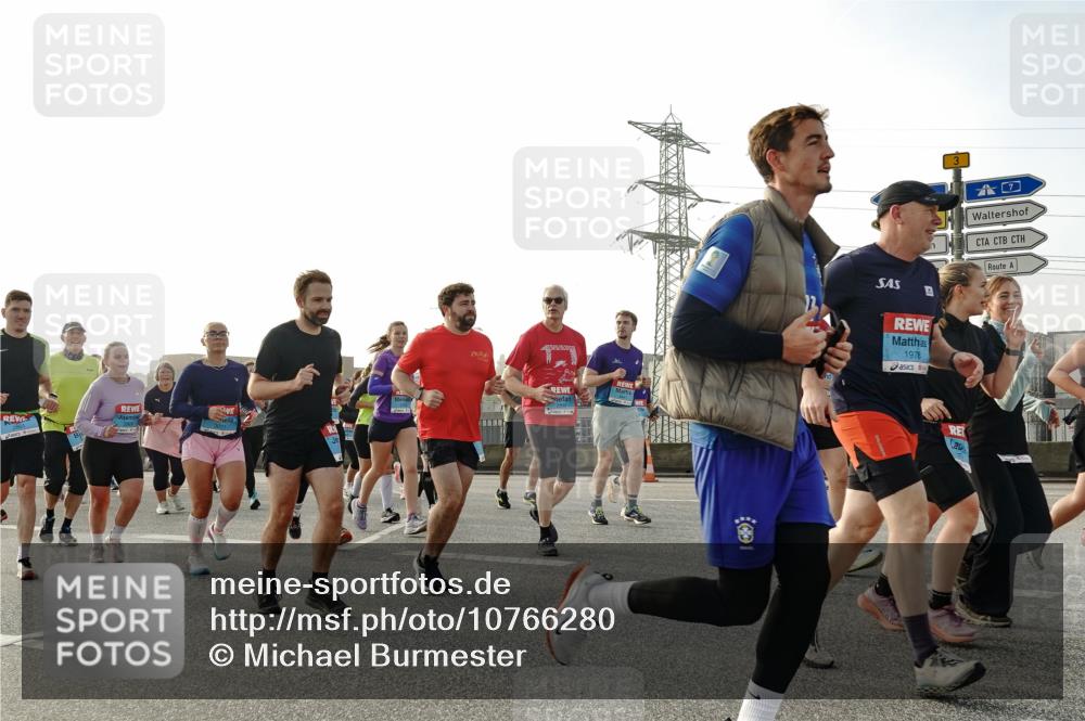 03.10.2026 - Köhlbrandbrückenlauf Michael Burmester http://msf.ph/oto/10766280 03.10.2026 09:21:41 Position 3 1978 meine-sportfotos.de