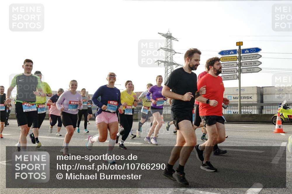 03.10.2026 - Köhlbrandbrückenlauf Michael Burmester http://msf.ph/oto/10766290 03.10.2026 09:21:42 Position 3 3, 73, 2801 meine-sportfotos.de