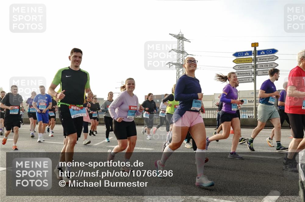 03.10.2026 - Köhlbrandbrückenlauf Michael Burmester http://msf.ph/oto/10766296 03.10.2026 09:21:42 Position 3 2831, 2801, 303, 3 meine-sportfotos.de