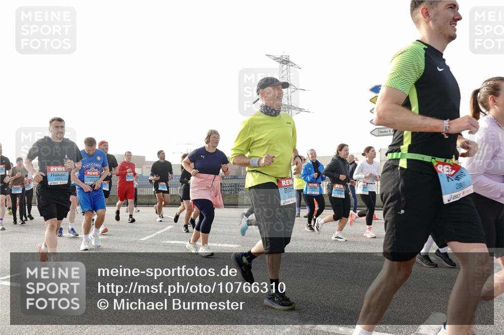 03.10.2026 - Köhlbrandbrückenlauf Michael Burmester http://msf.ph/oto/10766310 03.10.2026 09:21:43 Position 3 2831, 2801 meine-sportfotos.de