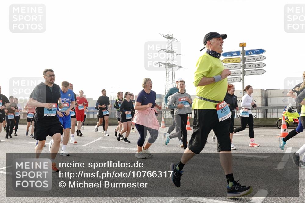 03.10.2026 - Köhlbrandbrückenlauf Michael Burmester http://msf.ph/oto/10766317 03.10.2026 09:21:43 Position 3 2831, 3172, 3, 3038 meine-sportfotos.de